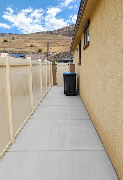 Building Photo - 8167 Elissa Dr