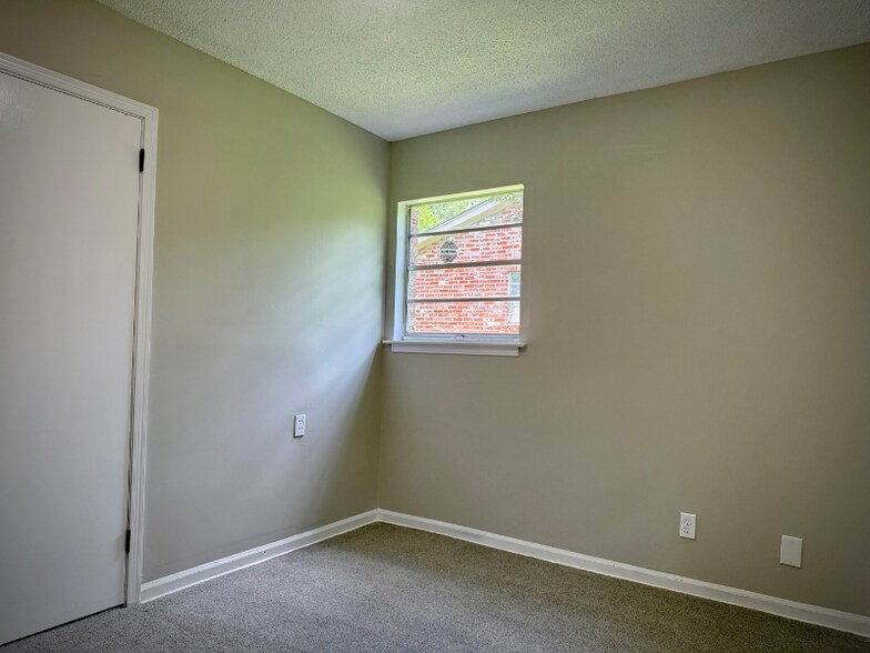 Building Photo - 5950 Cherry Hill Rd