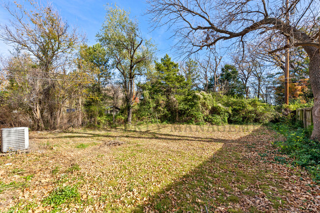 Building Photo - 1780 N Old Manor Rd