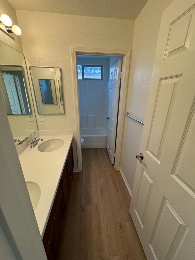 Building Photo - 4 Bedroom + Utility Room / 3.5 Bath Home F...
