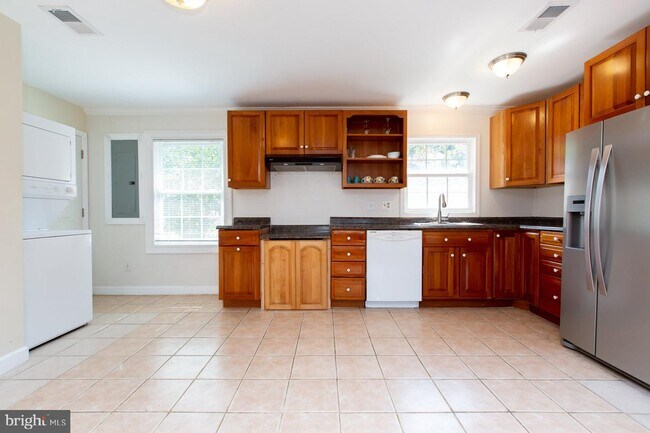 Building Photo - 303 Lincoln Ave