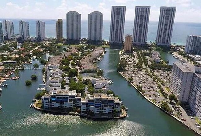 Building Photo - 456 Poinciana Island Dr
