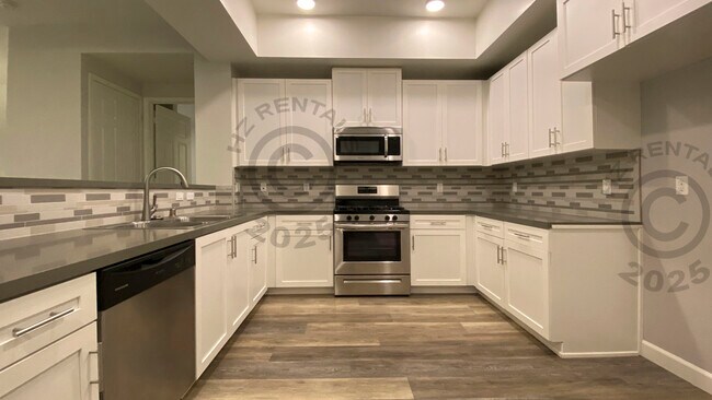 Building Photo - 4663 Cahuenga Blvd