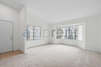 Building Photo - Unit