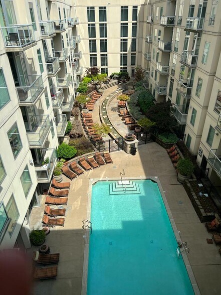 Building Photo - 600 12th Ave S