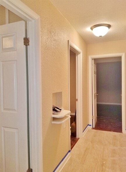 Building Photo - 12116 Hoblitzelle Dr