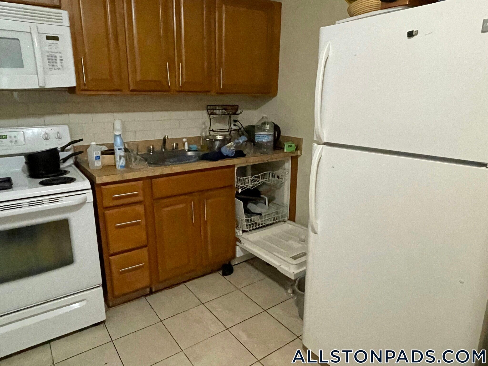 Building Photo - 84 Gardner St