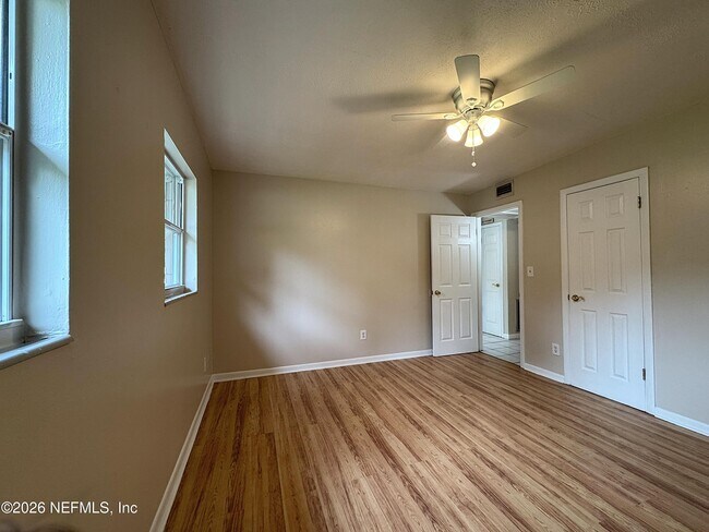 Building Photo - 4464 Spring Glen Rd