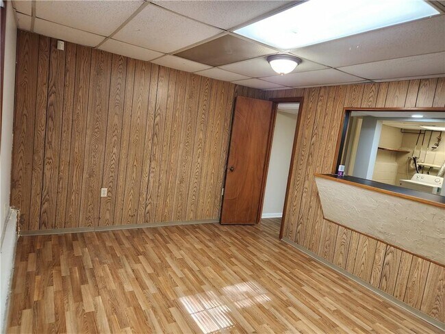 Building Photo - 3234 Valley View St