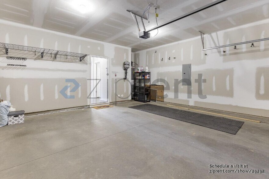 Building Photo - Unit