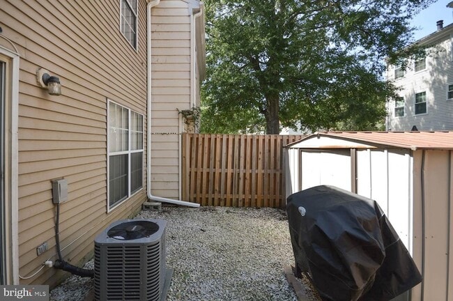 Building Photo - 14902 London Ln