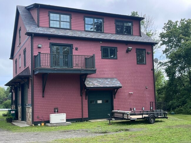 Building Photo - 8 Sunnyview Dr
