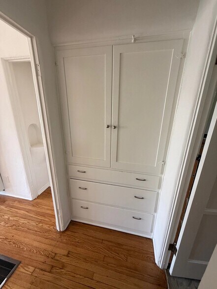 Building Photo - 826 Maltman Ave