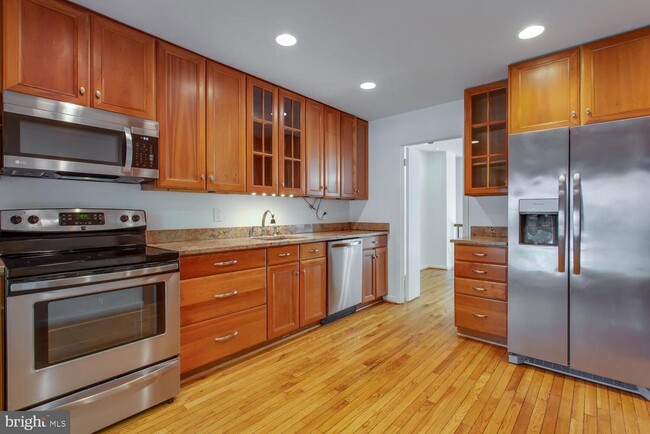 Building Photo - 11121 Watermans Dr