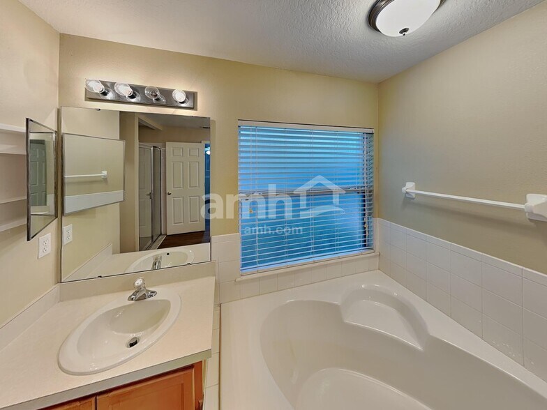 Building Photo - 4012 Waltham Forest Dr