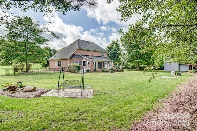 Building Photo - 8005 Weddington Downs Dr