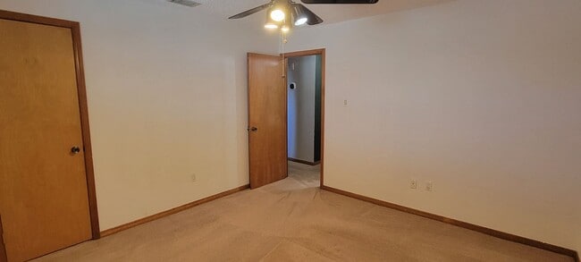 Building Photo - LARGE HOME ON QUIET STREET NEAR HOSPITAL