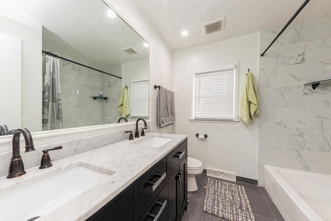 Building Photo - 856 E Capri Dr