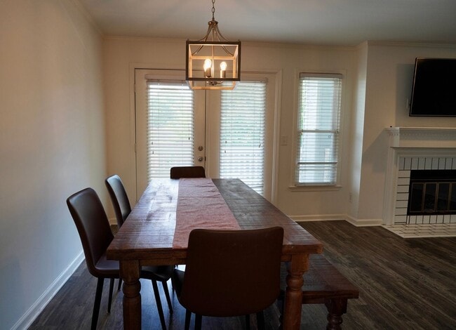 Building Photo - 2 Bed 2 Bath in Desirable Green Hills!