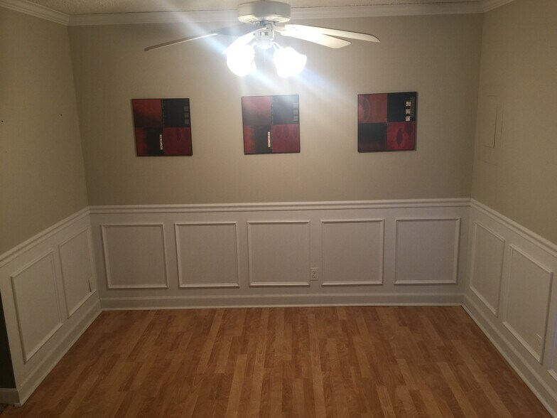 Building Photo - 548 NW 17th Cir