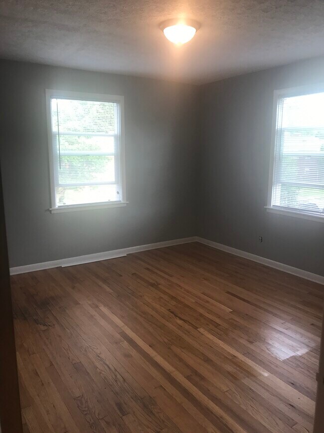 bedroom 2 - 115 N Hampton Rd