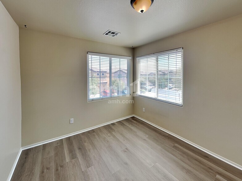 Building Photo - 6215 Van Eps Ct