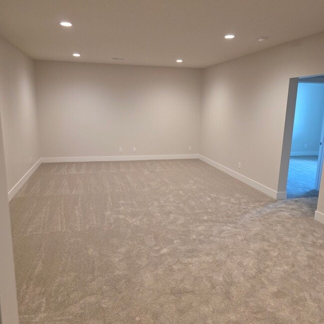 Building Photo - Garden View Zero Entry!! PHOTOS COMING SOON!