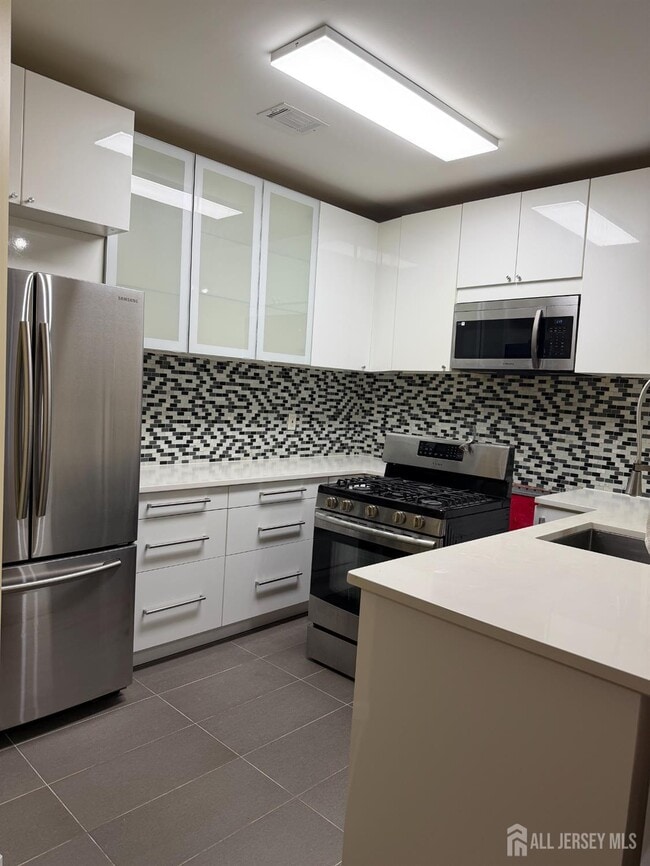 Building Photo - 5061 Beech Ct