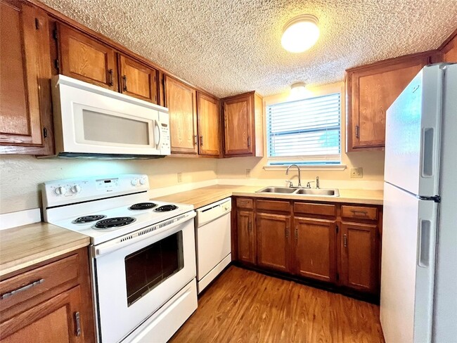 Building Photo - 2620 Bolivar St
