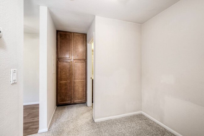 Building Photo - 432 Edgehill Ln