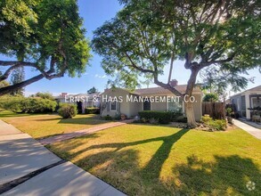 Building Photo - Beautiful Bixby Knolls 2 Bedroom Home with...