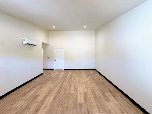 Building Photo - 1201-1203 Atrium Ct