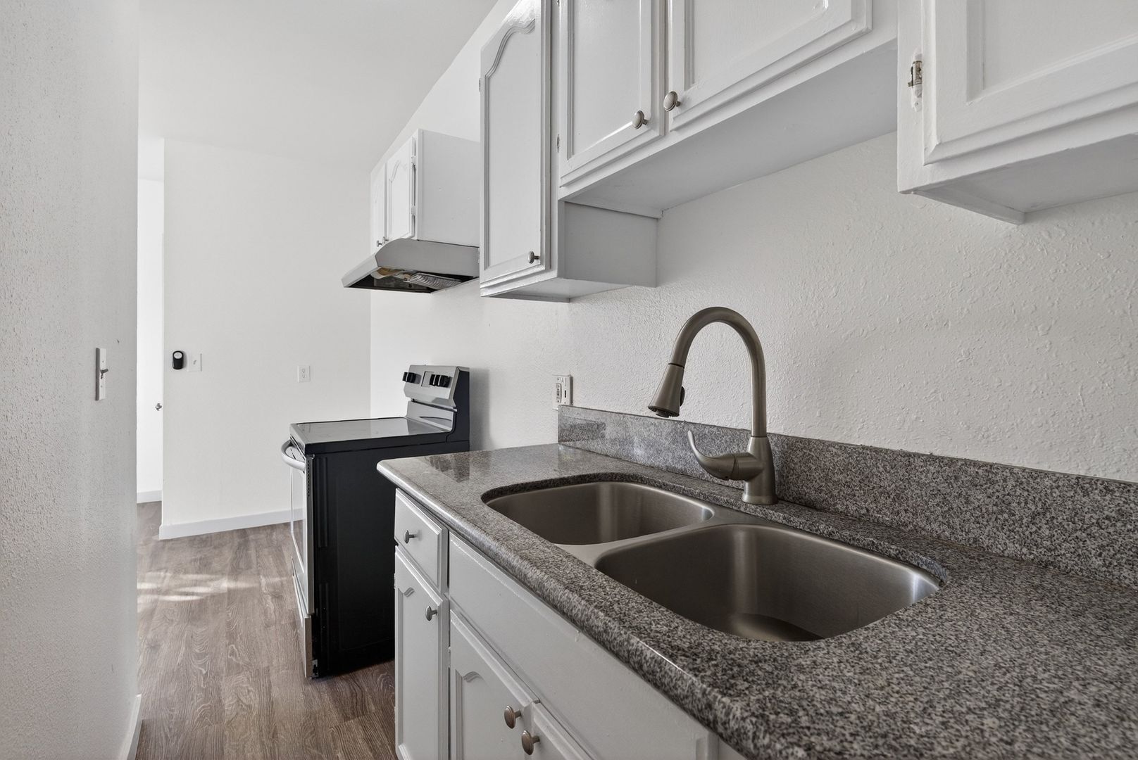 Building Photo - 2212 Myrtle Ave