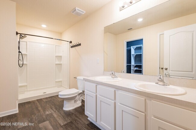 Building Photo - 2446 Oak Stream Dr