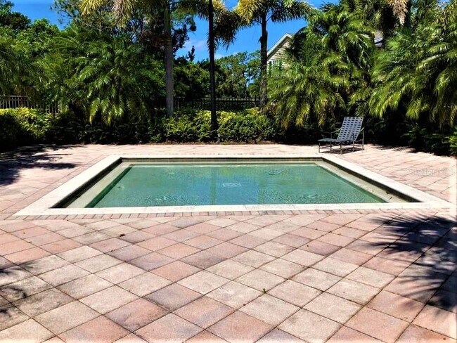 Building Photo - 8804 Manor Loop