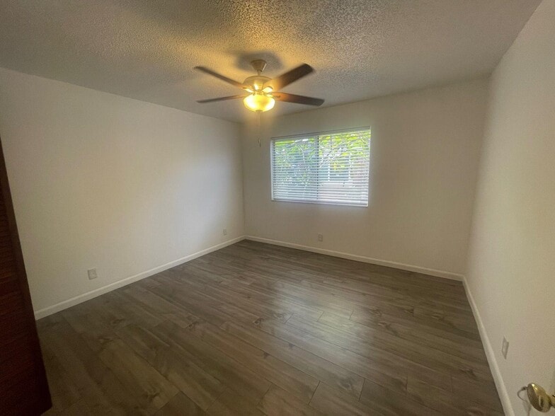 Building Photo - 121 Maplecrest Cir