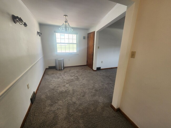 Building Photo - 21 Chalfonte Ave