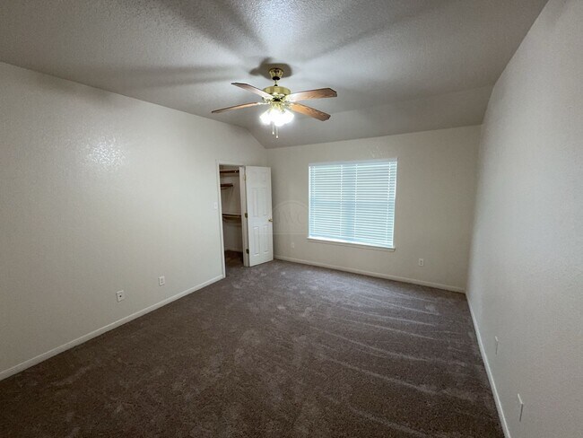 Building Photo - 1107 Cinch Dr