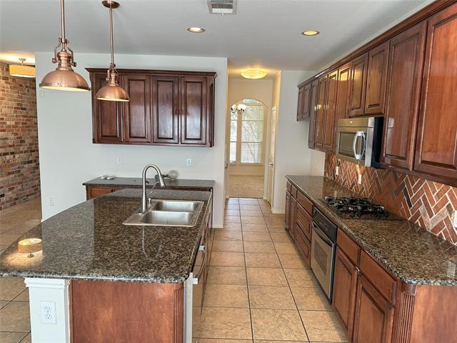Building Photo - 13350 Duesenberg Dr