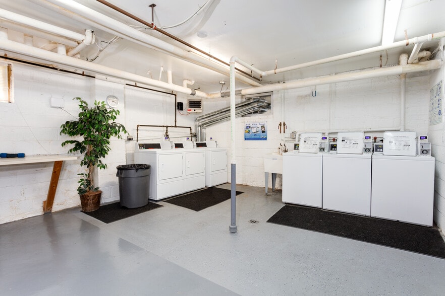 laundry room - 1303 S Walter Reed Dr
