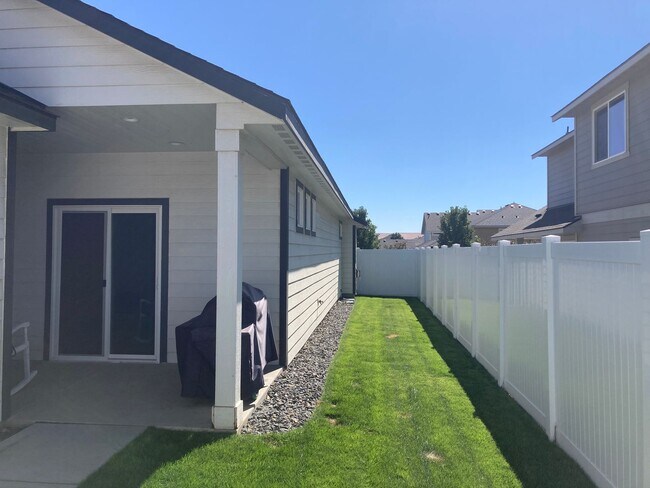 Building Photo - Home Sweet Home! Won't last long!