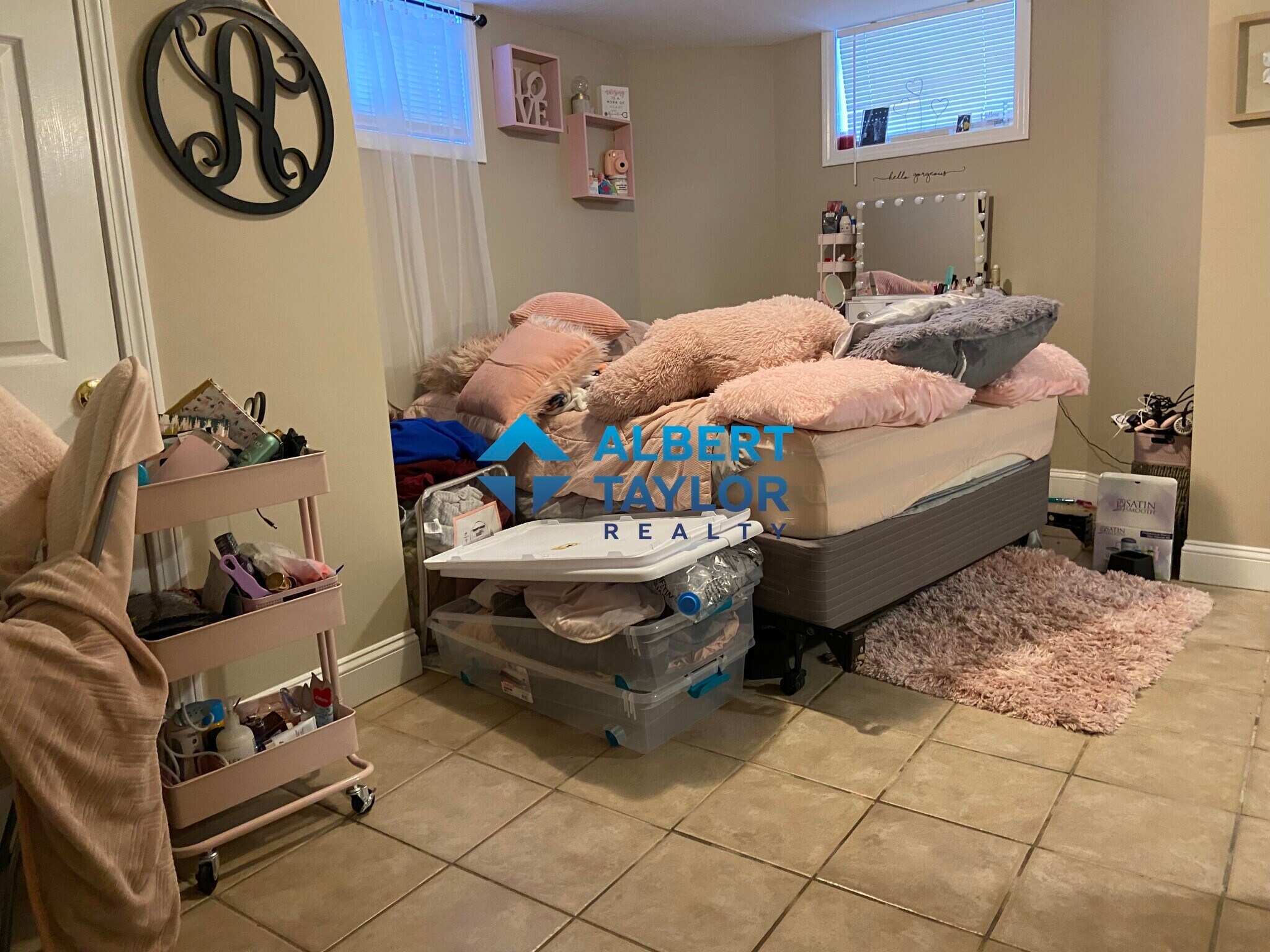 Building Photo - 8 Sunset St