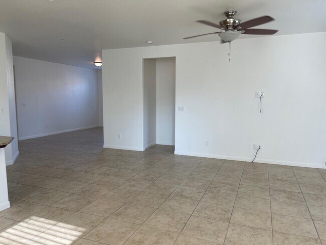 Building Photo - 3015 Roberts Ave