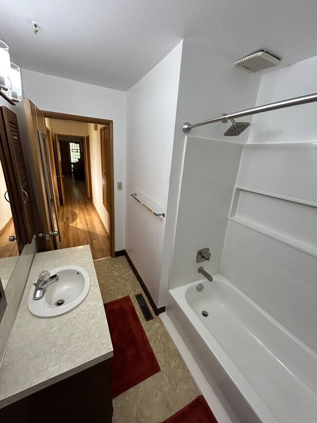 Building Photo - dege01