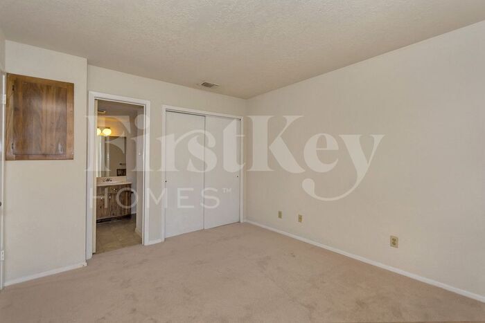 Building Photo - 2240 Tarpley Rd