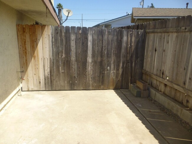 Building Photo - Townhome in Old Orcutt