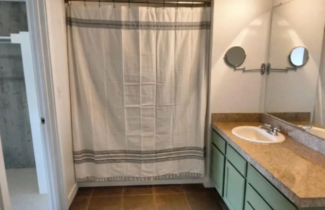 Building Photo - Amazing one bedroom one bathroom Denver Condo