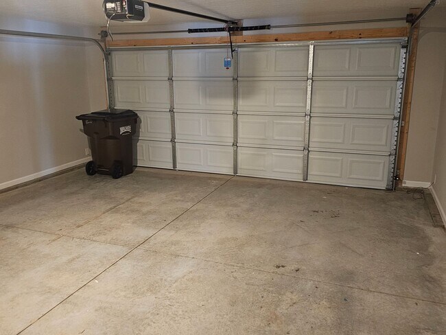 Building Photo - 814 Pierson Rd