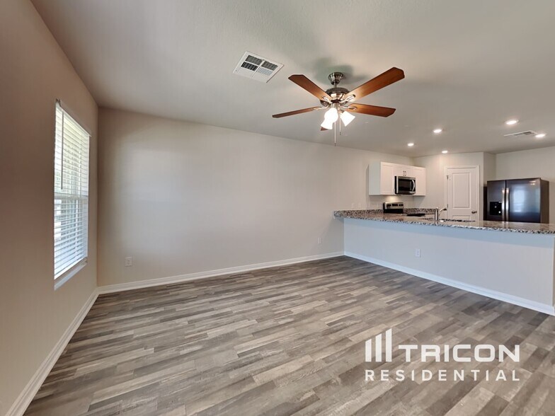 Building Photo - 10110 Cerritos dr
