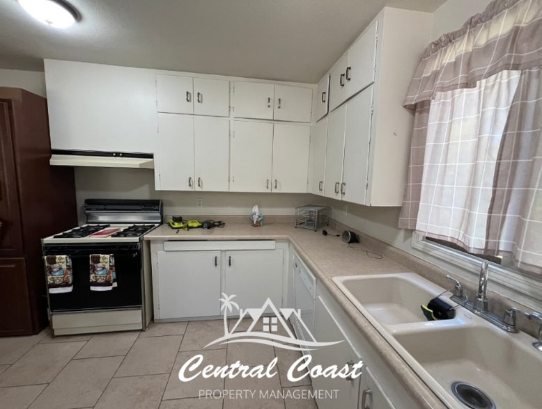 Building Photo - 0 E Newlove Dr